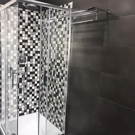 National 5 Bed & Breakfast *